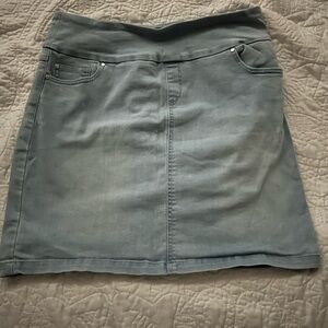 Chic Denim Mini Skirt in Light Blue
